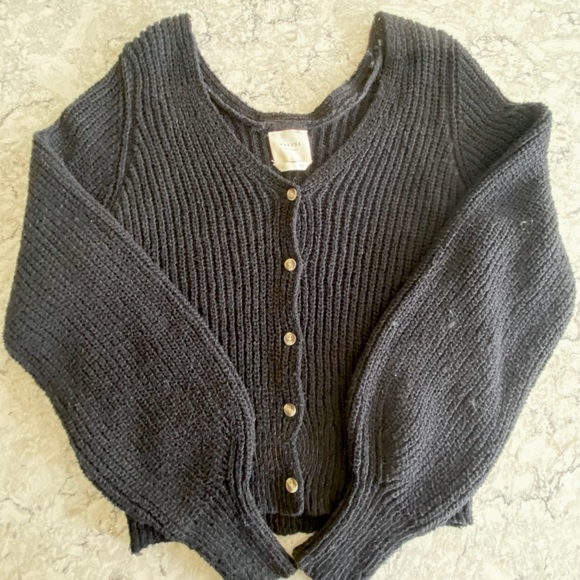 Francesca’s Button Up Sweater - Picture 4 of 4